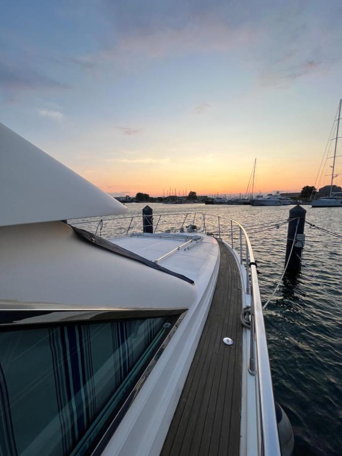 Navi Yacht A Sete, 2 A 8 Couchages, Privatif 호텔 외부 사진